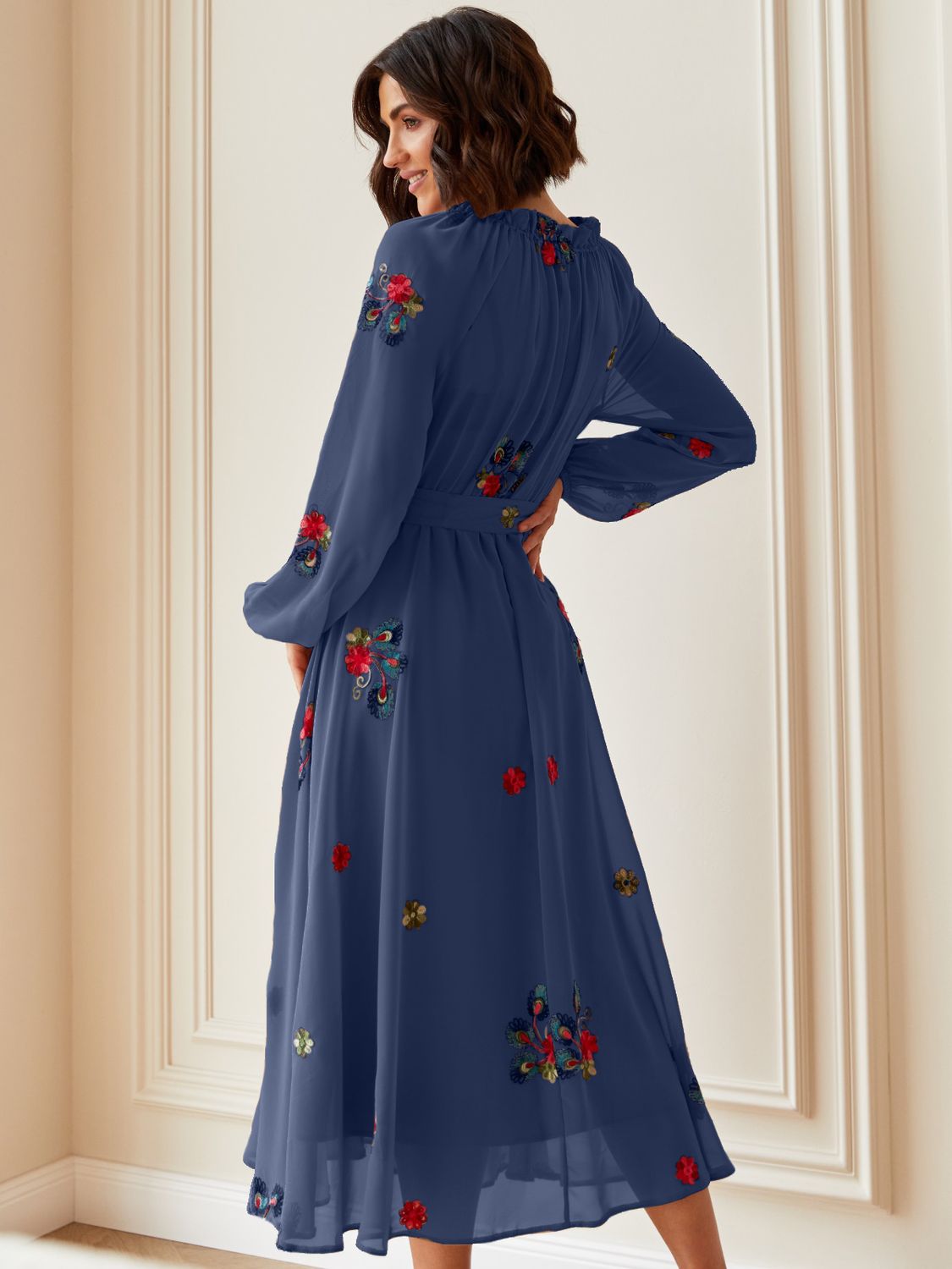 Нарядне шифонове плаття синього кольору з вишивкою - фото