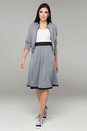 Модний жіночий костюм зі спідницею трикотажний сірий - фото