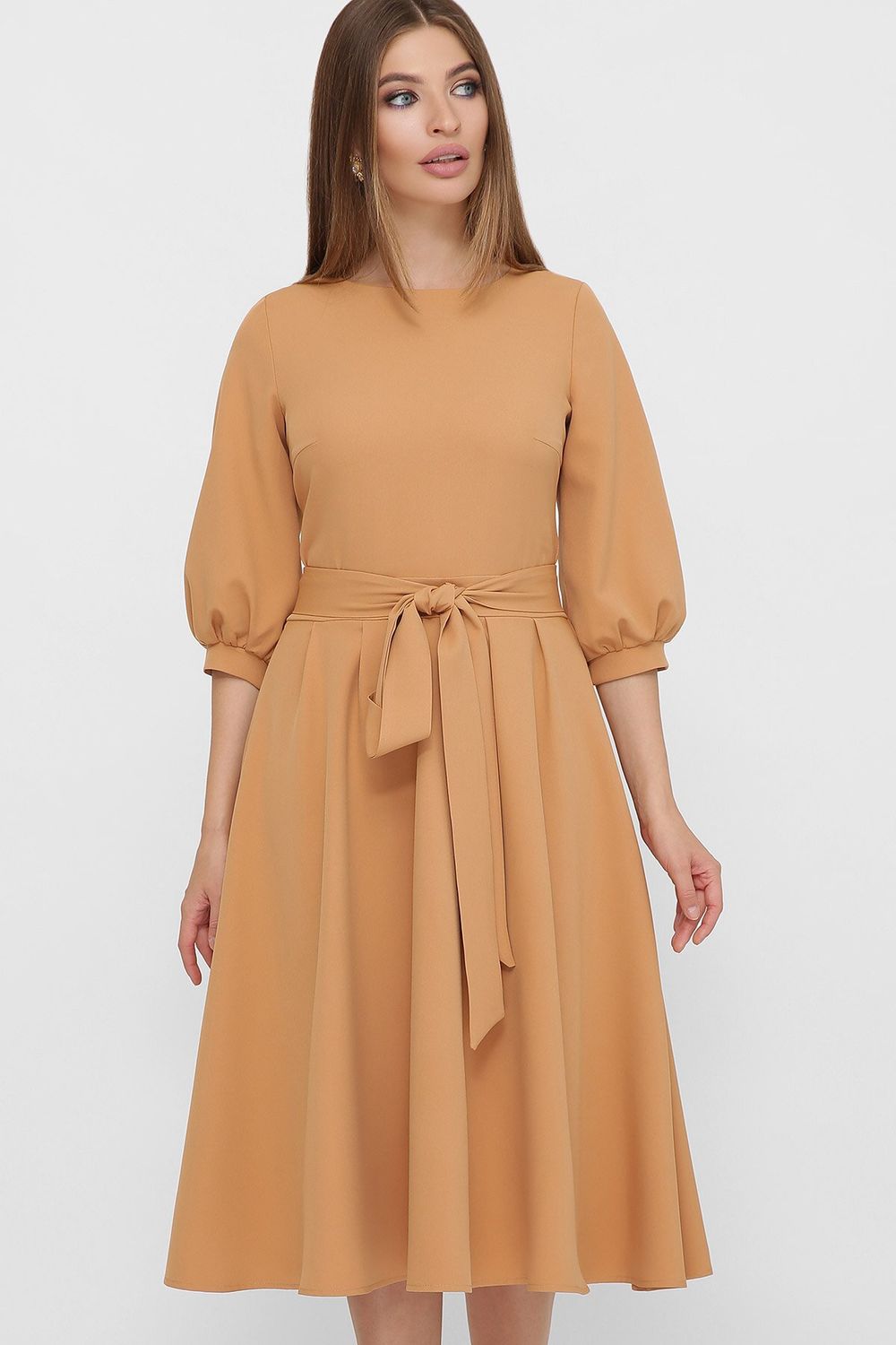 Гарне плаття міді розкльошене бежевого кольору - фото