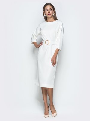 Женственное белое платье футляр - фото