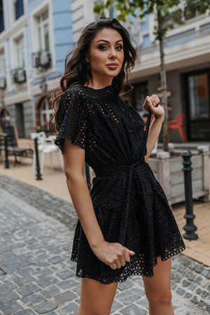 Чорне літнє плаття міні з прошви - фото