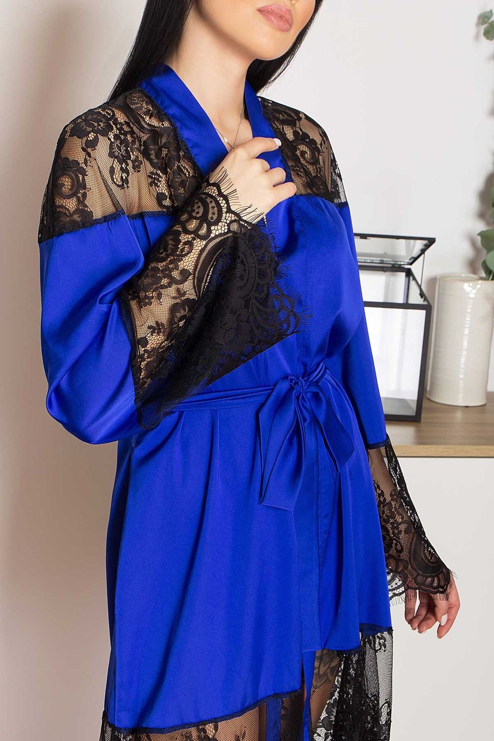 Жіночий атласний халат з гіпюром - фото