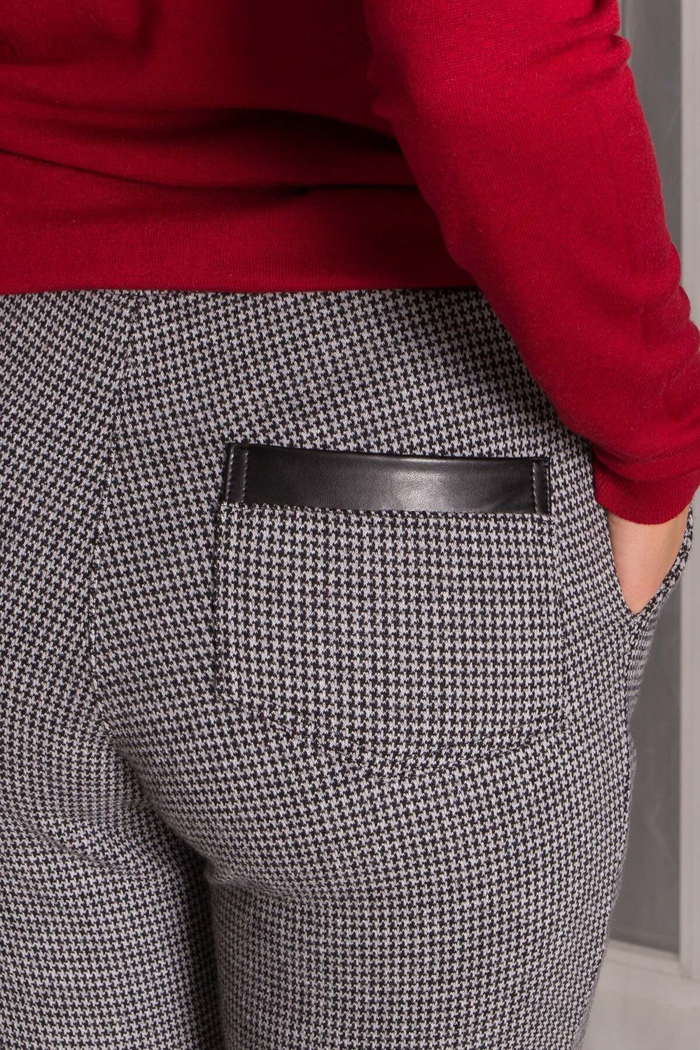 Жіночі теплі штани з принтом - фото