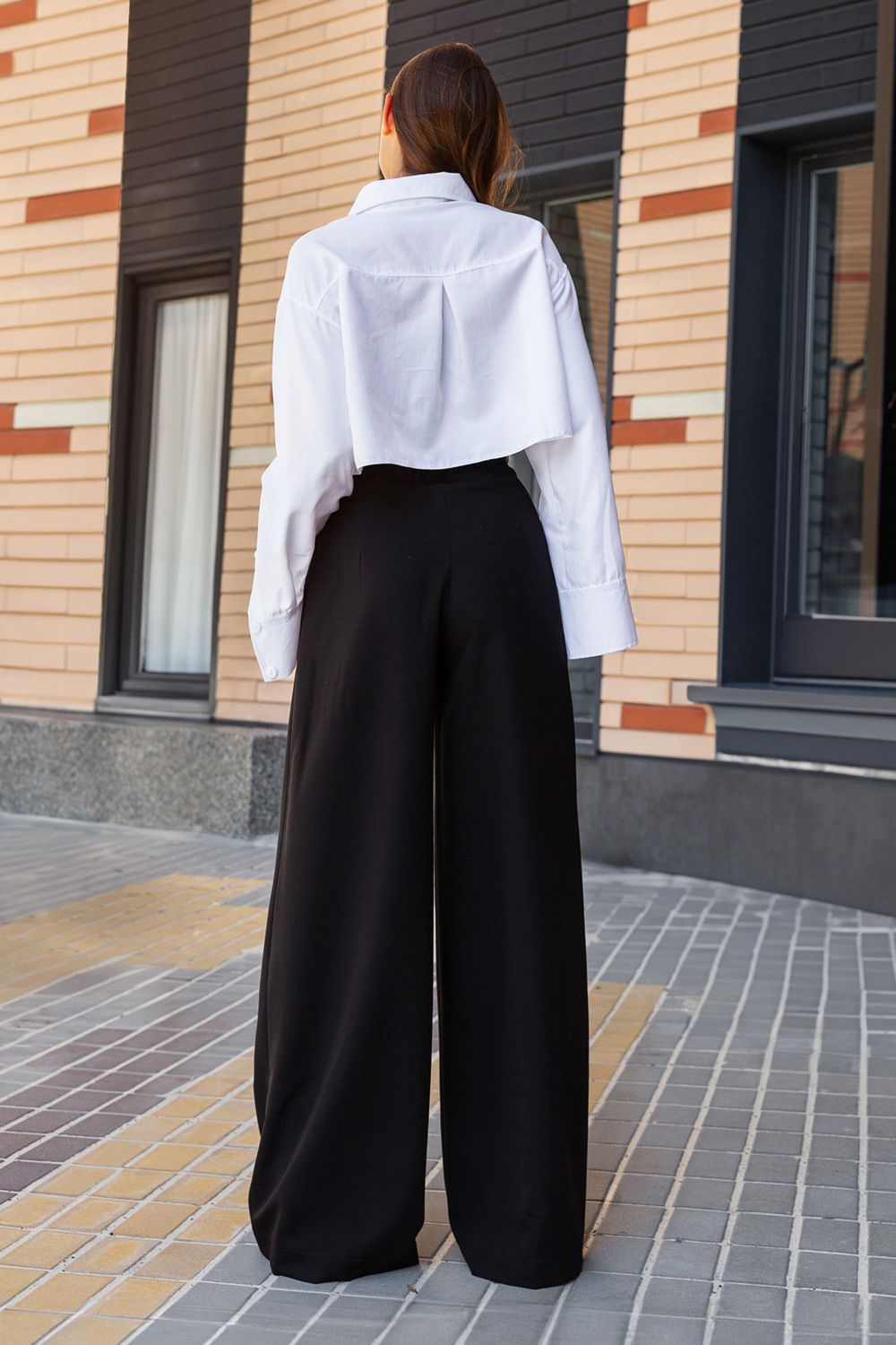 Стильные брюки палаццо черного цвета - фото