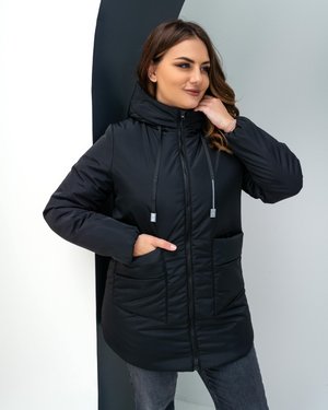 Женская осенняя куртка с капюшоном черная - фото