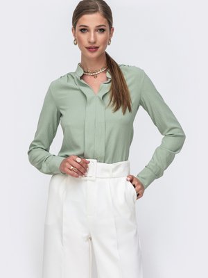 Оливкова блузка прямого крою з коміром стійкою - фото