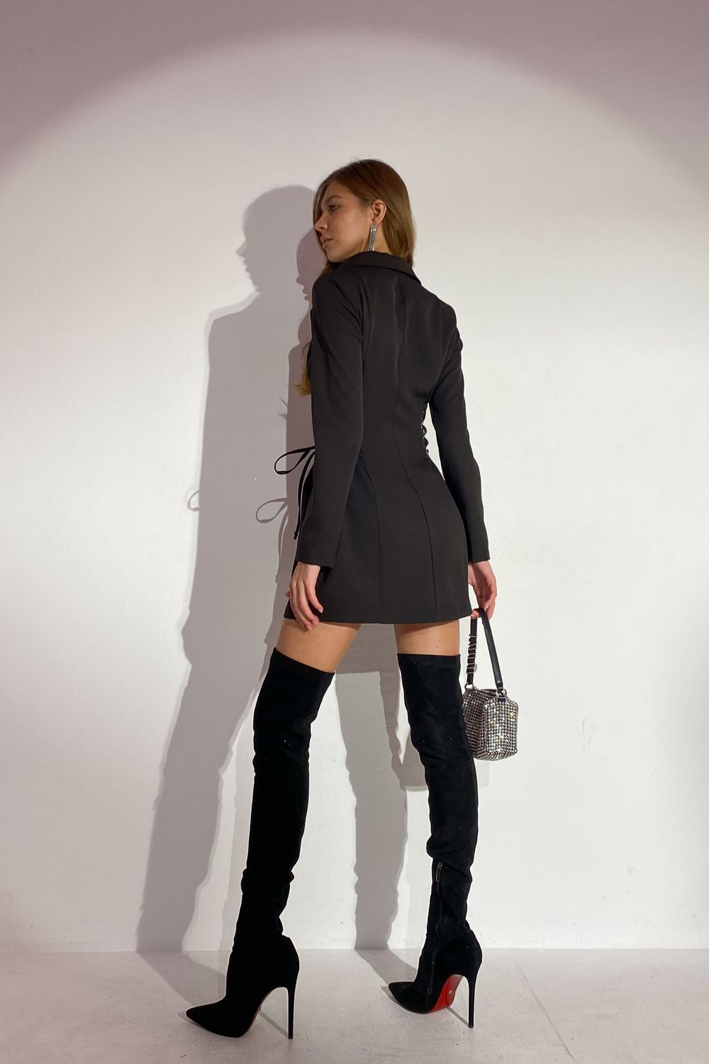 Элегантное платье пиджак мини черного цвета - фото