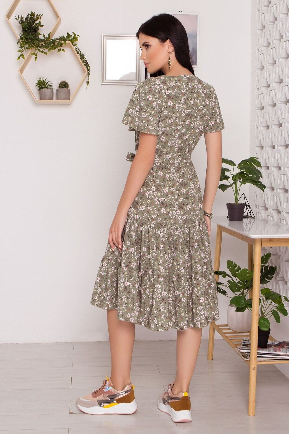 Літнє плаття оверсайз довжиною міді з принтом хакі - фото