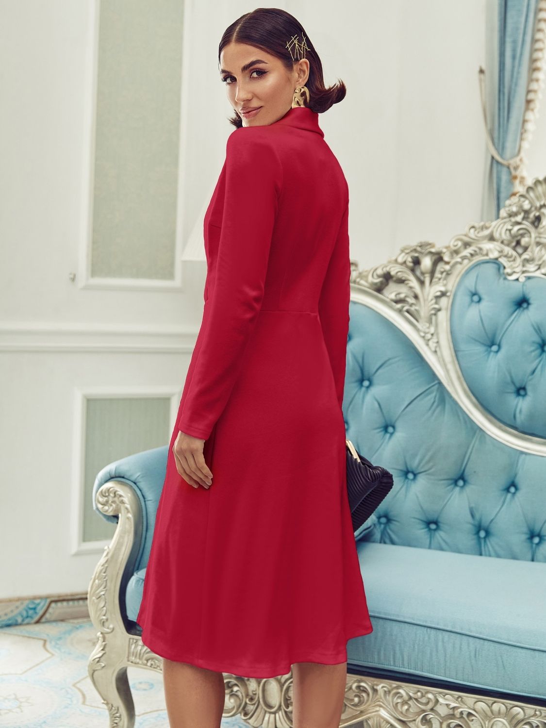Эффектное платье пиджак красного цвета с разрезом - фото