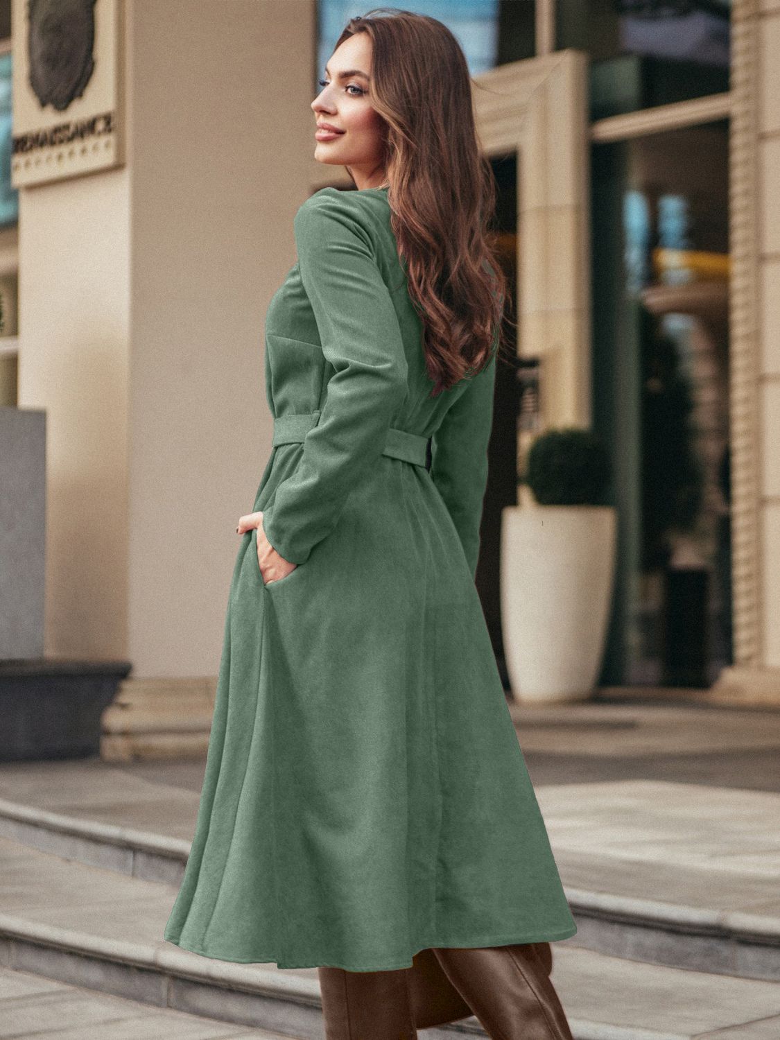 Сукня міді з мікровельвету кольору хакі - фото