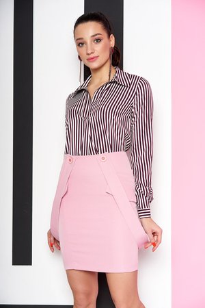 Офисная блузка в розовую полоску - фото