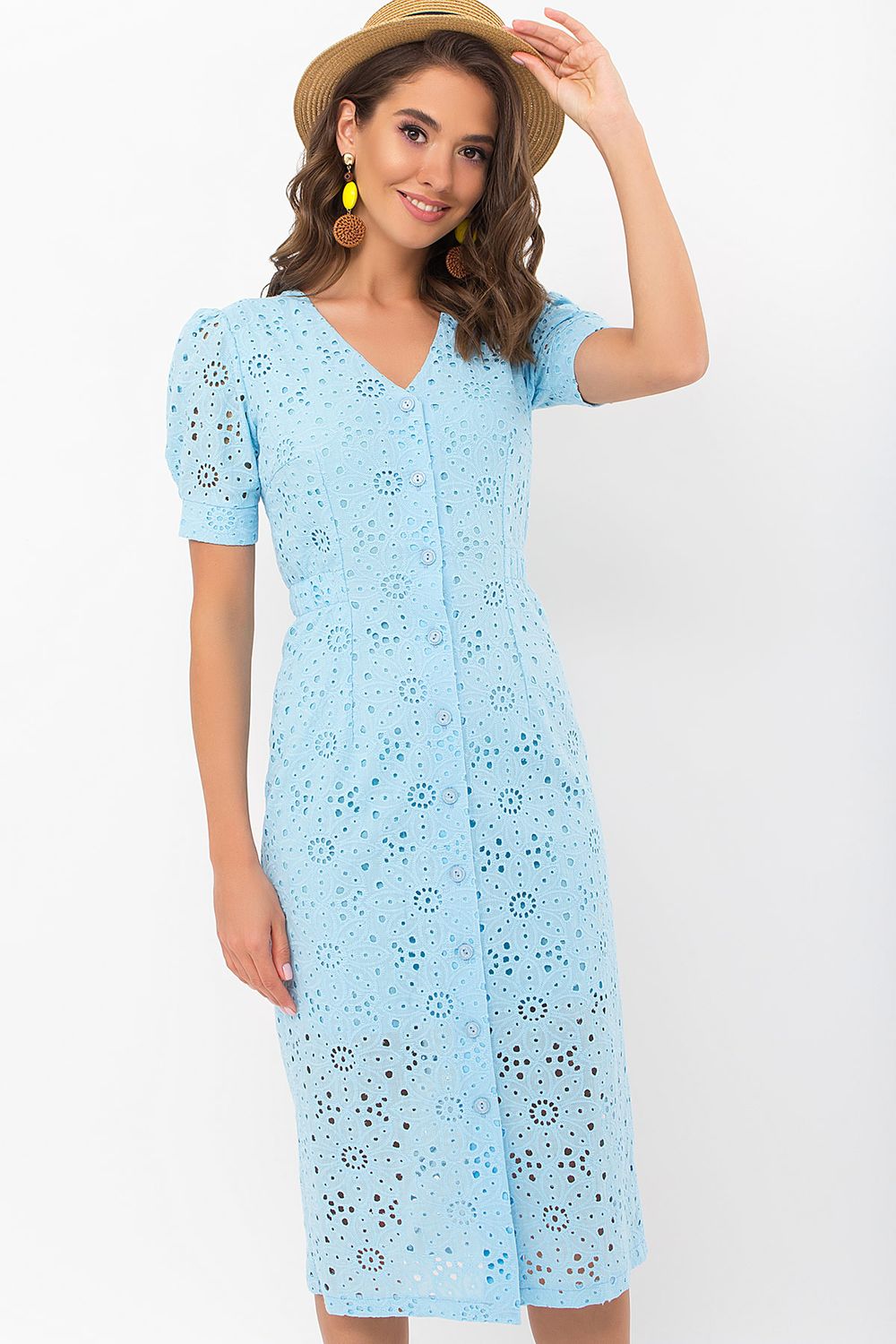 Модное летнее платье из прошвы голубое - фото