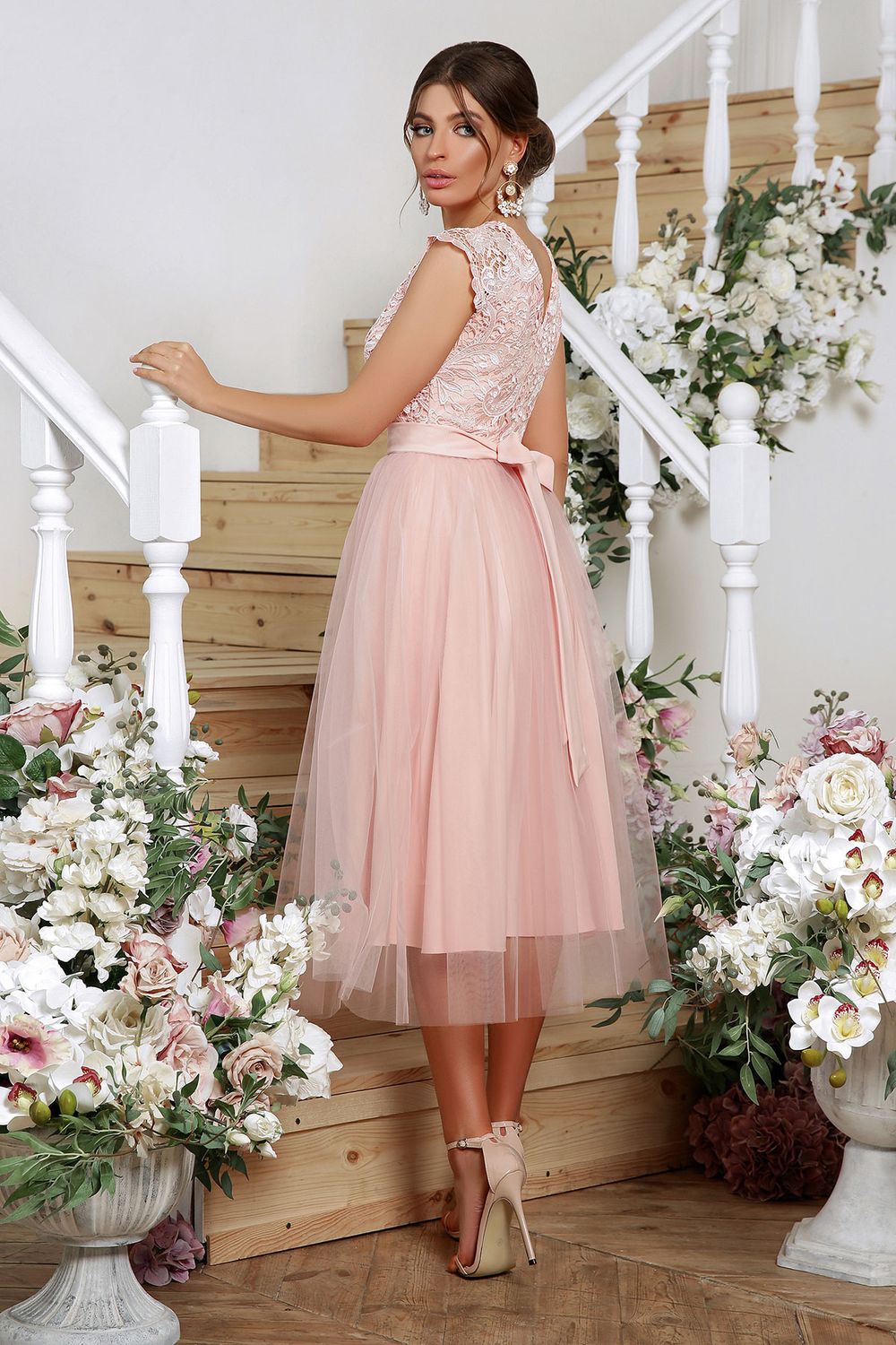 Вечірня сукня з пишною спідницею персикова - фото