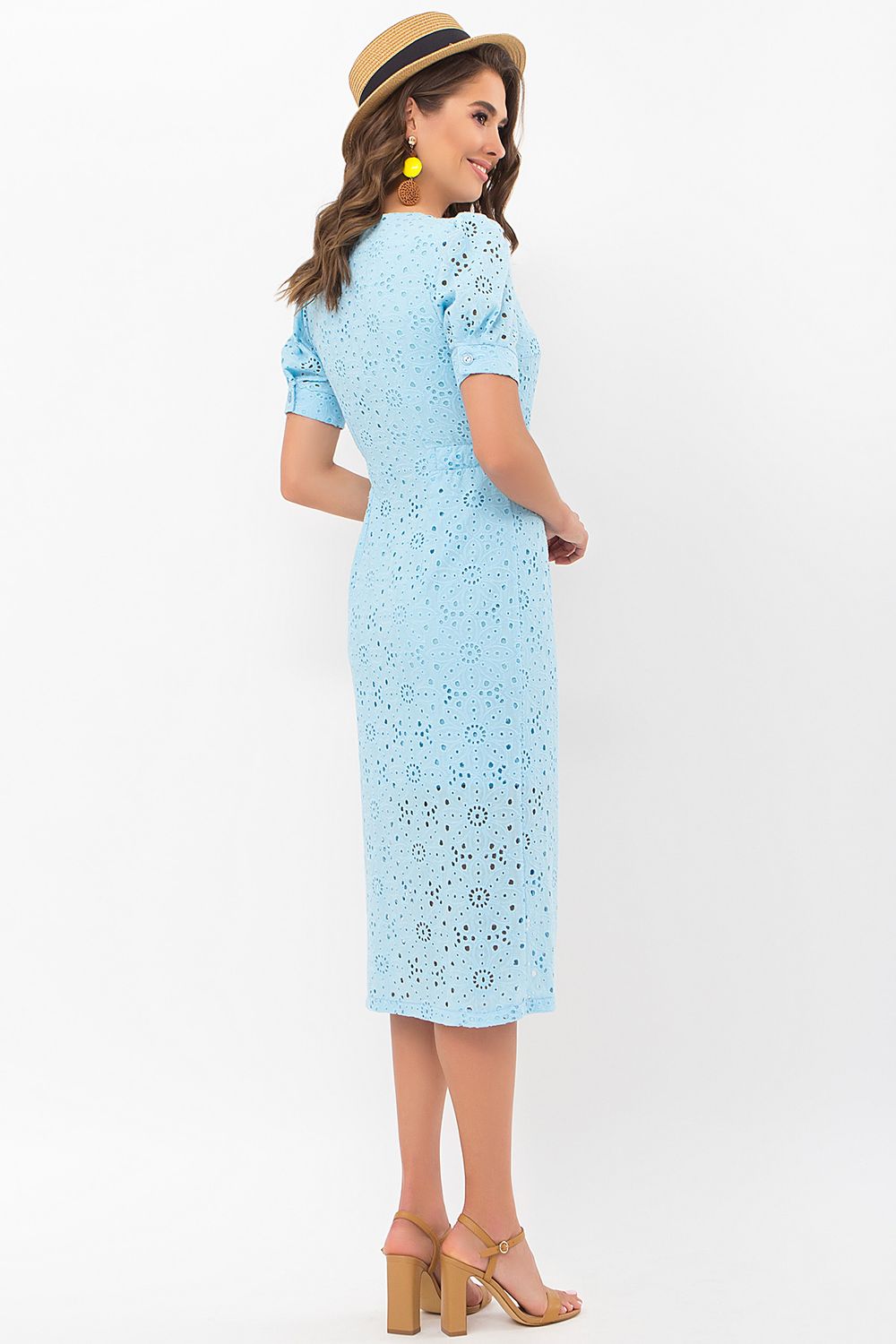 Модное летнее платье из прошвы голубое - фото