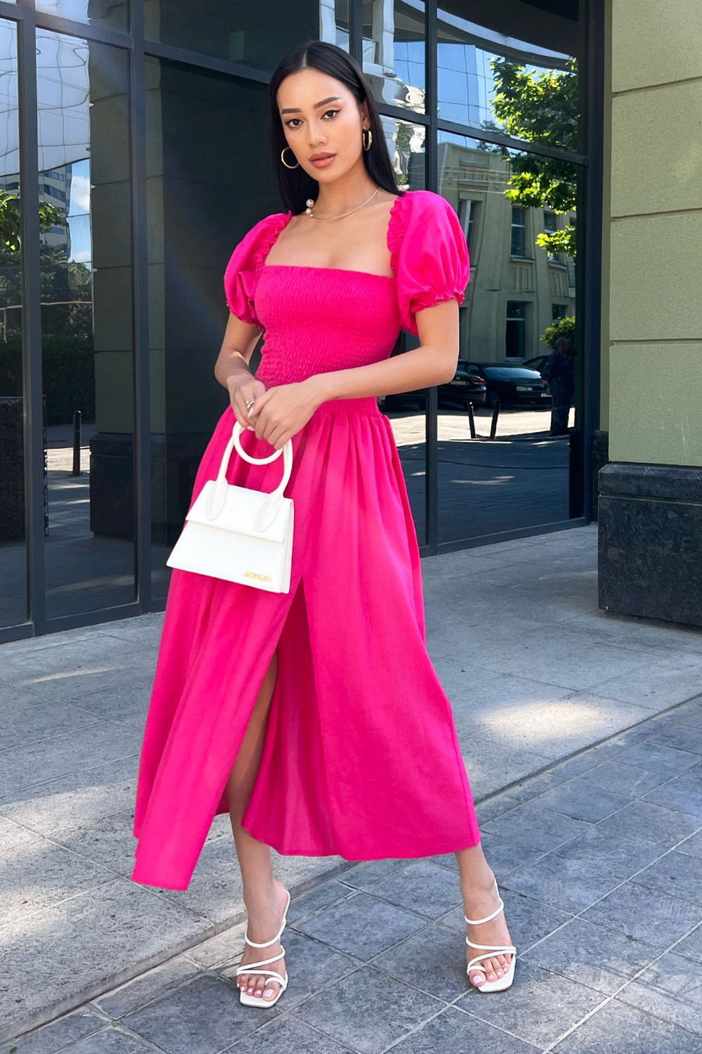 Красивое льняное платье с разрезами розового цвета - фото