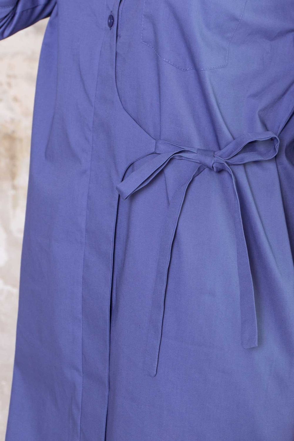 Хлопковое платье рубашка прямого кроя синее - фото