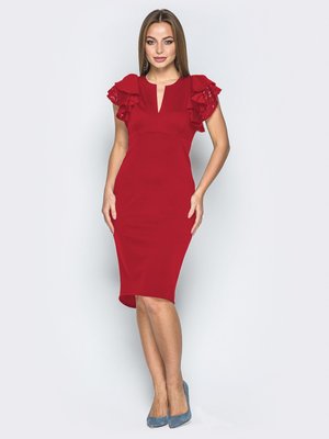 Нарядное платье футляр с гипюром красное - фото