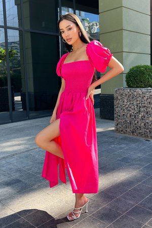 Красива лляна сукня з розрізами рожевого кольору - фото