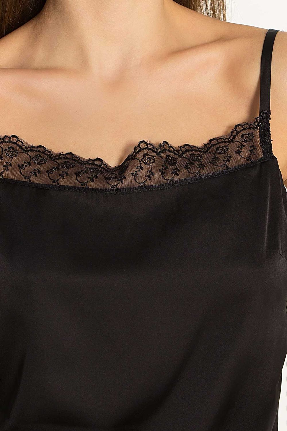 Жіноча атласна піжама з мереживом чорна - фото