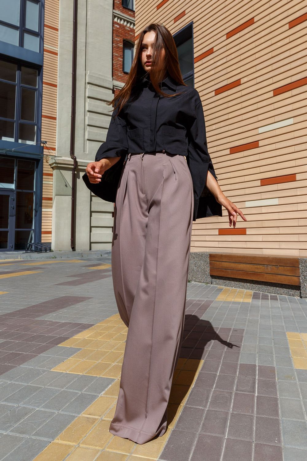 Стильні брюки палаццо коричневого кольору - фото