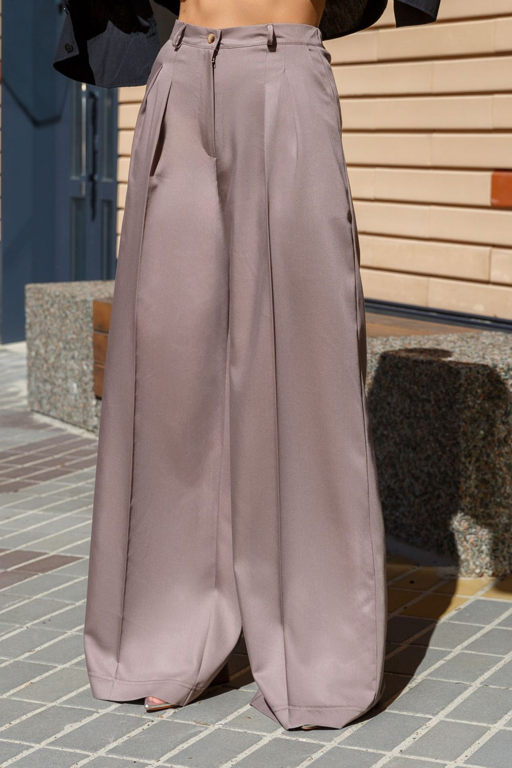 Стильные брюки палаццо коричневого цвета - фото