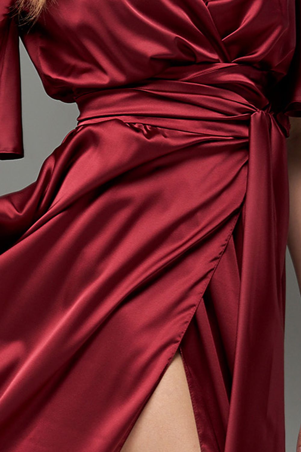 Шелковое вечернее платье в пол с разрезом бордовое - фото