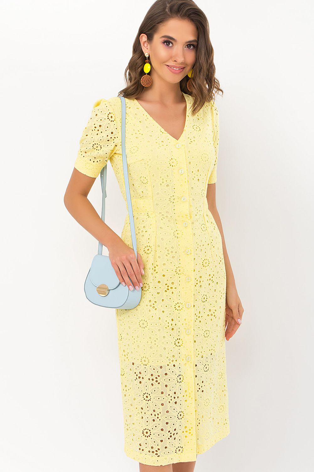 Модное летнее платье из прошвы желтое - фото