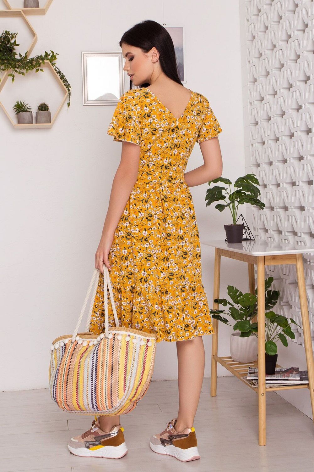 Літнє приталене плаття міді з квітковим принтом жовте - фото