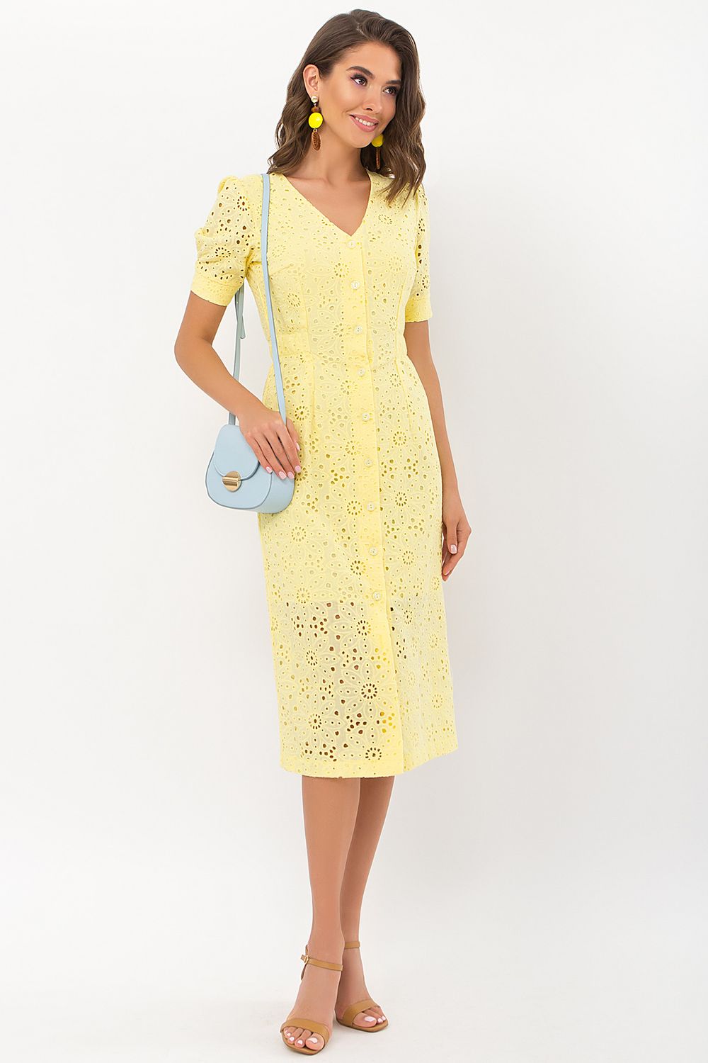 Модное летнее платье из прошвы желтое - фото