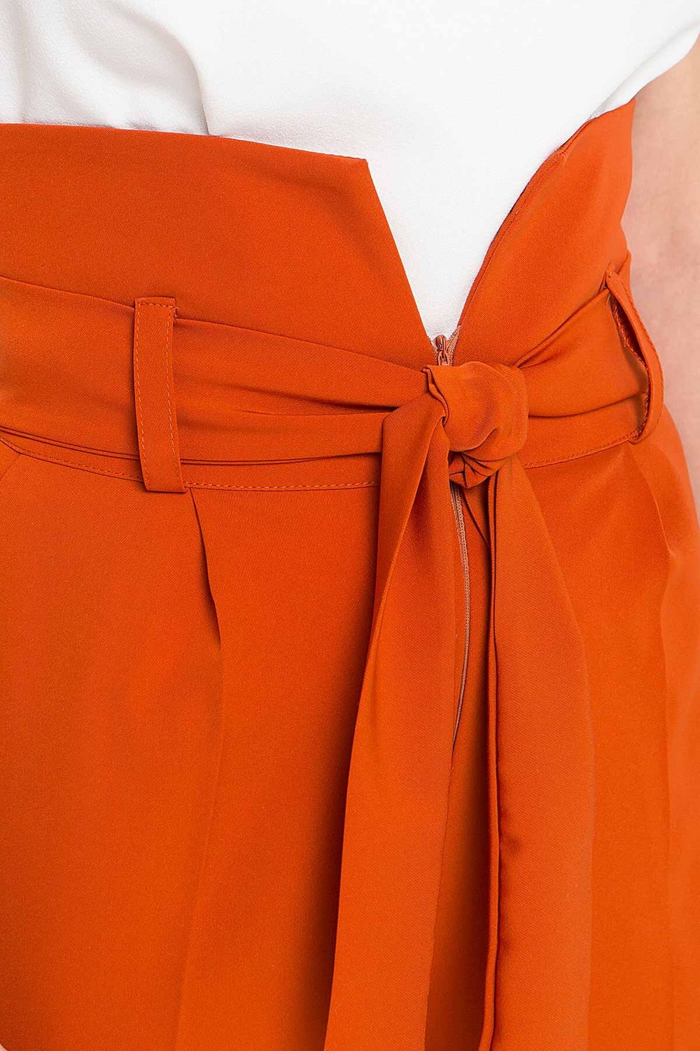 Жіночі брюки з високою талією прямого крою - фото