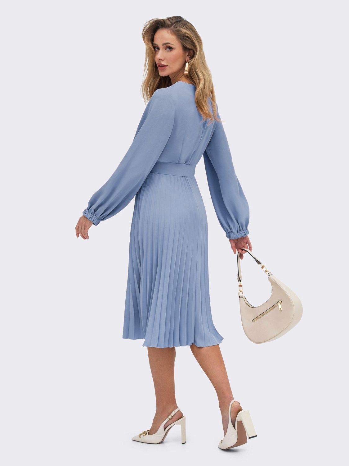 Платье-миди с юбкой-плиссе голубого цвета - фото