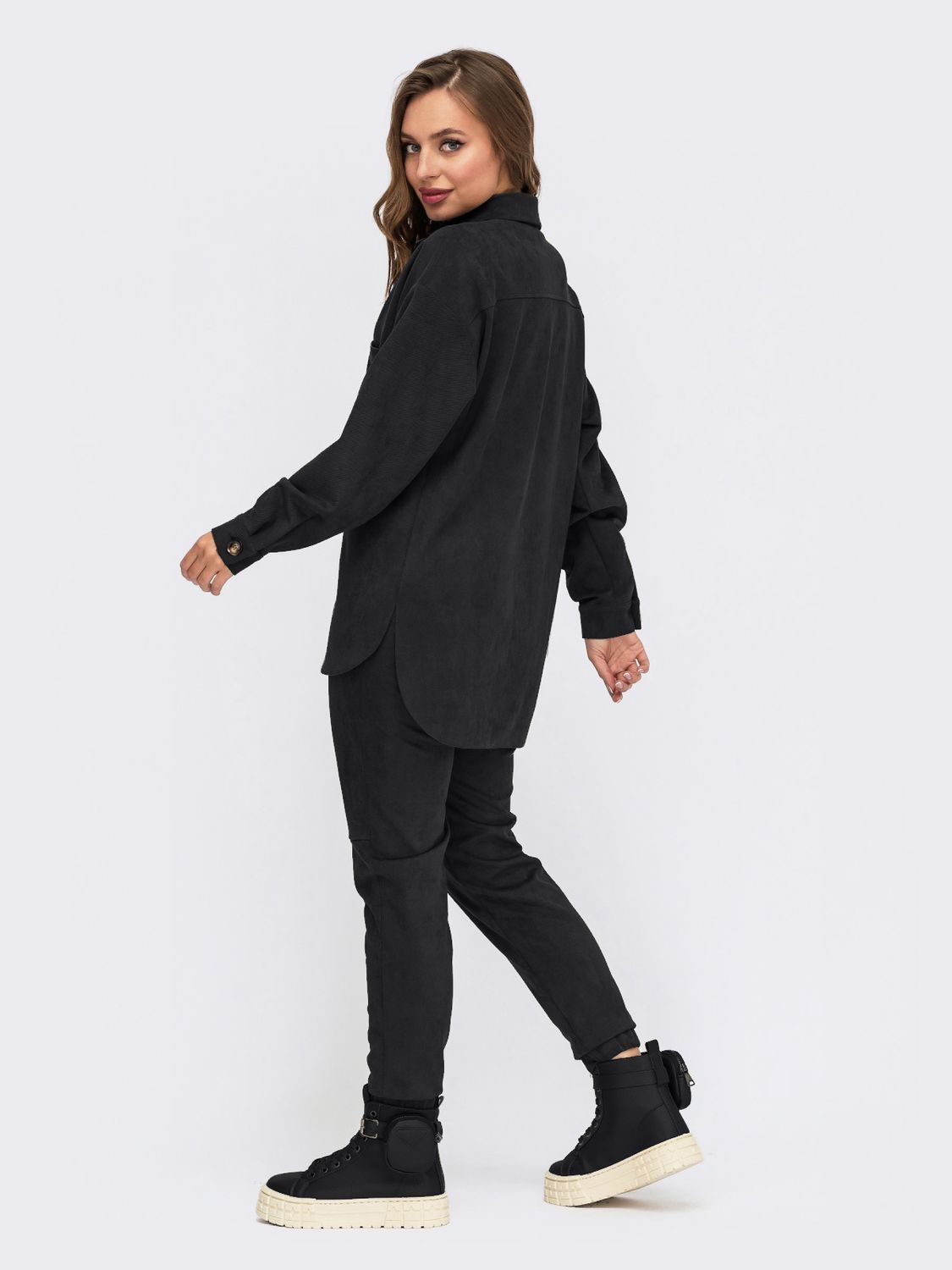 Вельветовий брючний костюм у стилі sport-casual - фото