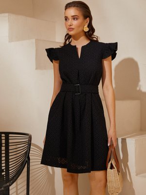Красивое летнее платье из прошвы черного цвета - фото