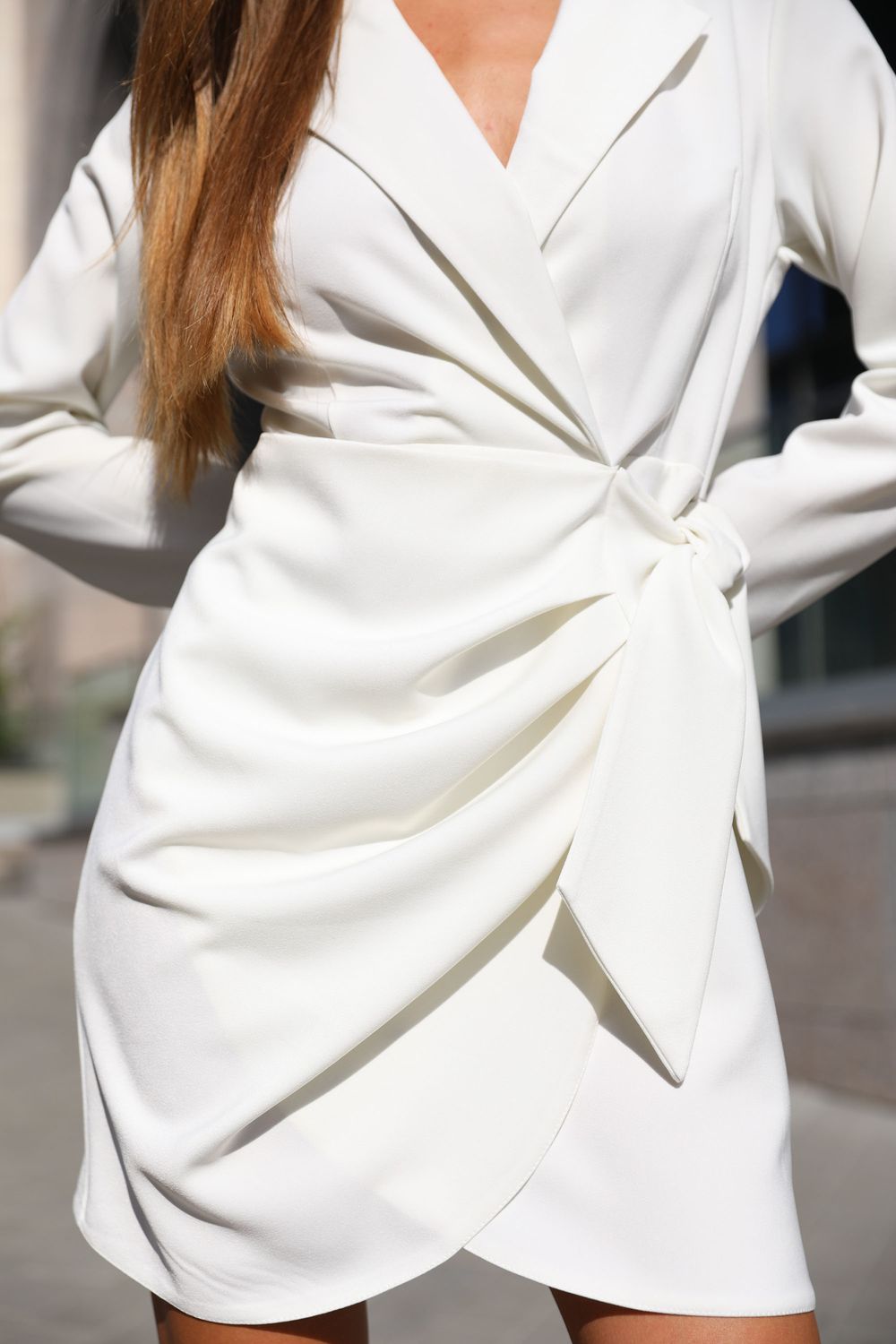 Елегантне плаття піджак білого кольору - фото