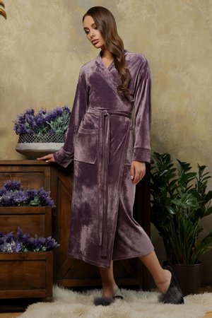 Велюровий халат темно-бузкового кольору - фото