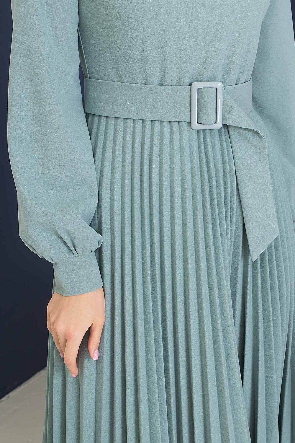 Елегантна сукня міді з плісированою спідницею м'ятна - фото