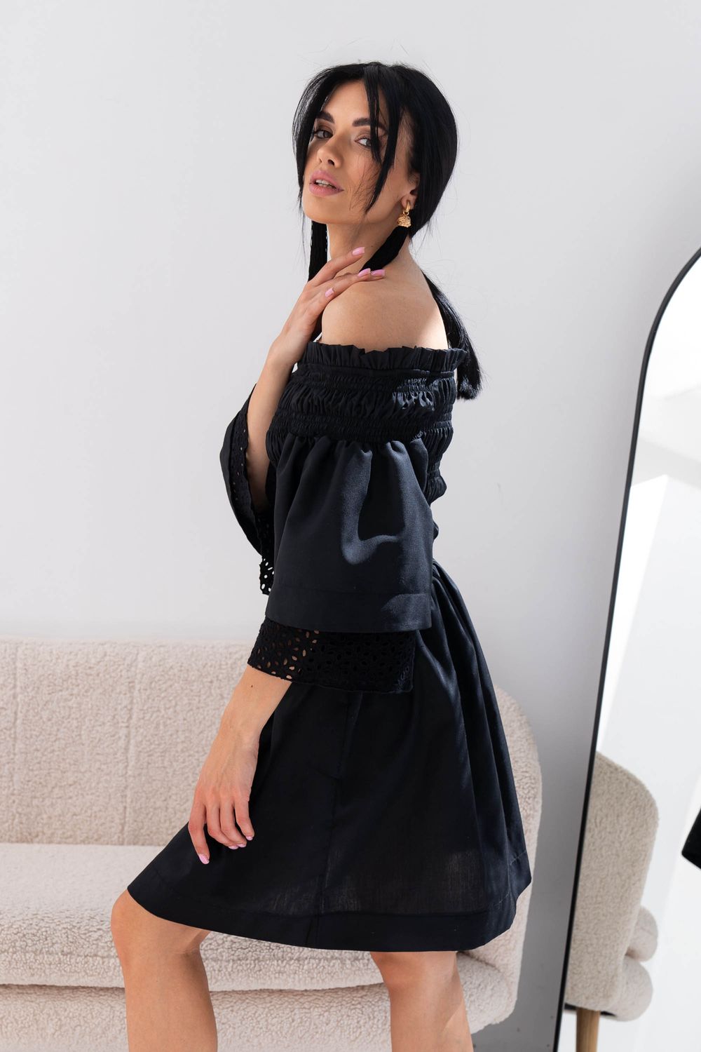 Нарядне літнє плаття з відкритими плечима чорне - фото