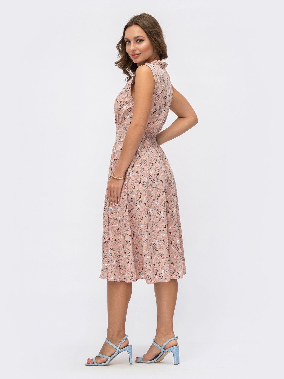 Красивое летнее платье миди без рукавов розовое - фото