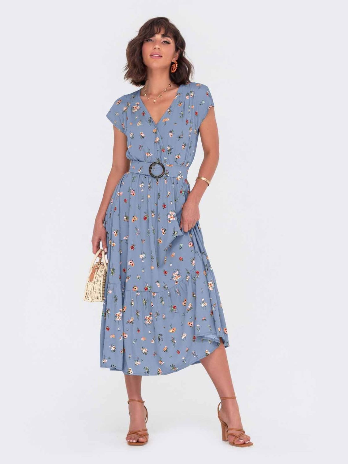 Літнє плаття міді блакитного кольору воланом - фото