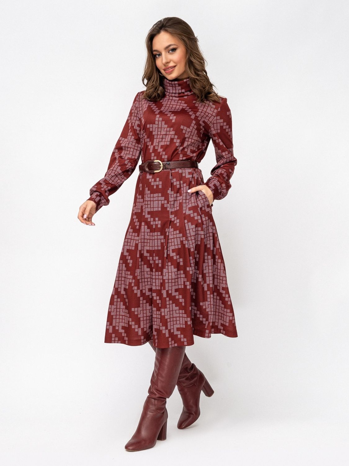 Осіннє трикотажне плаття зі спідницею сонце-кльош бордове - фото