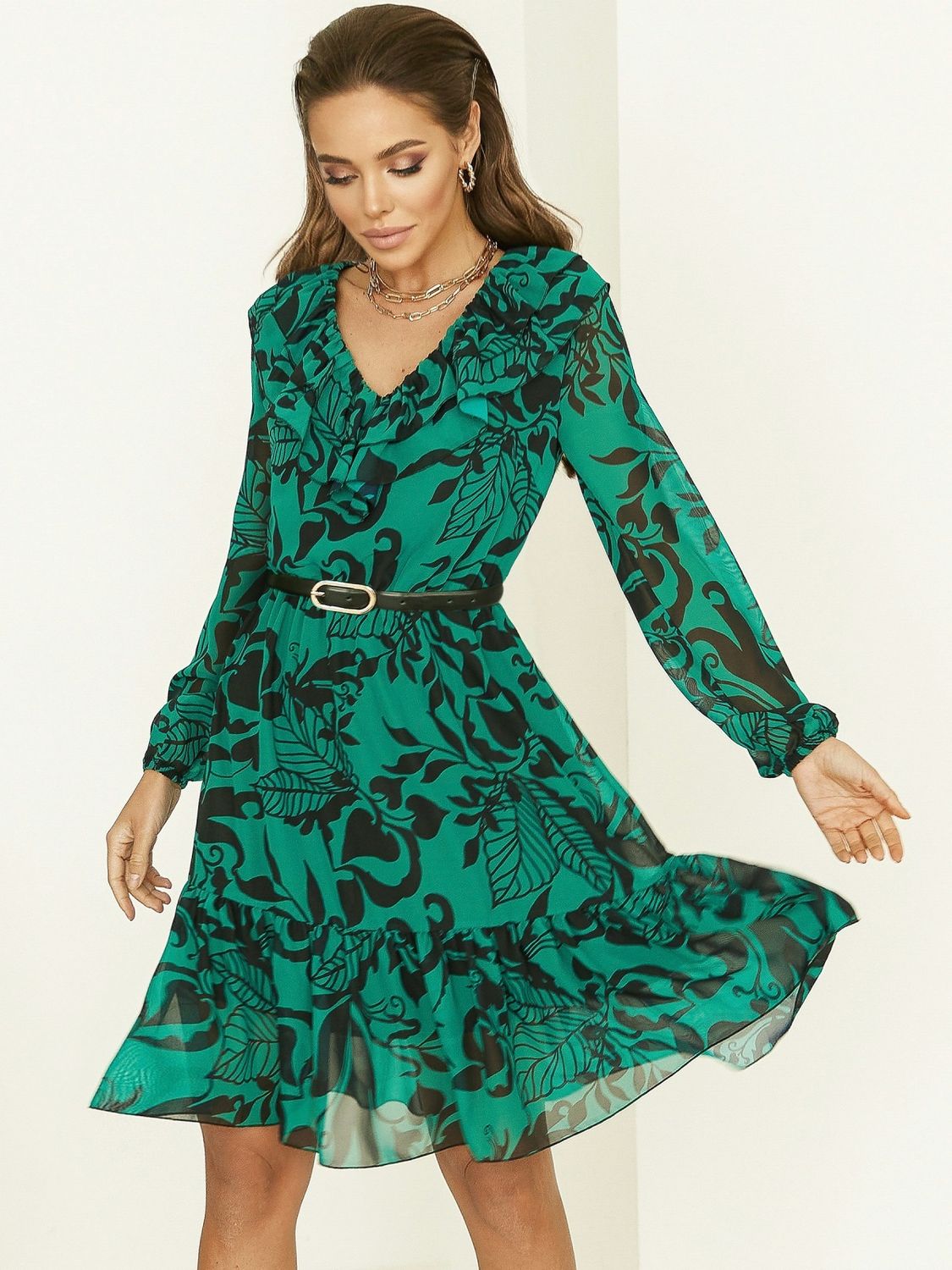 Весняне шифонове плаття зеленого кольору - фото