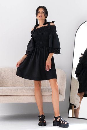 Нарядне літнє плаття з відкритими плечима чорне - фото