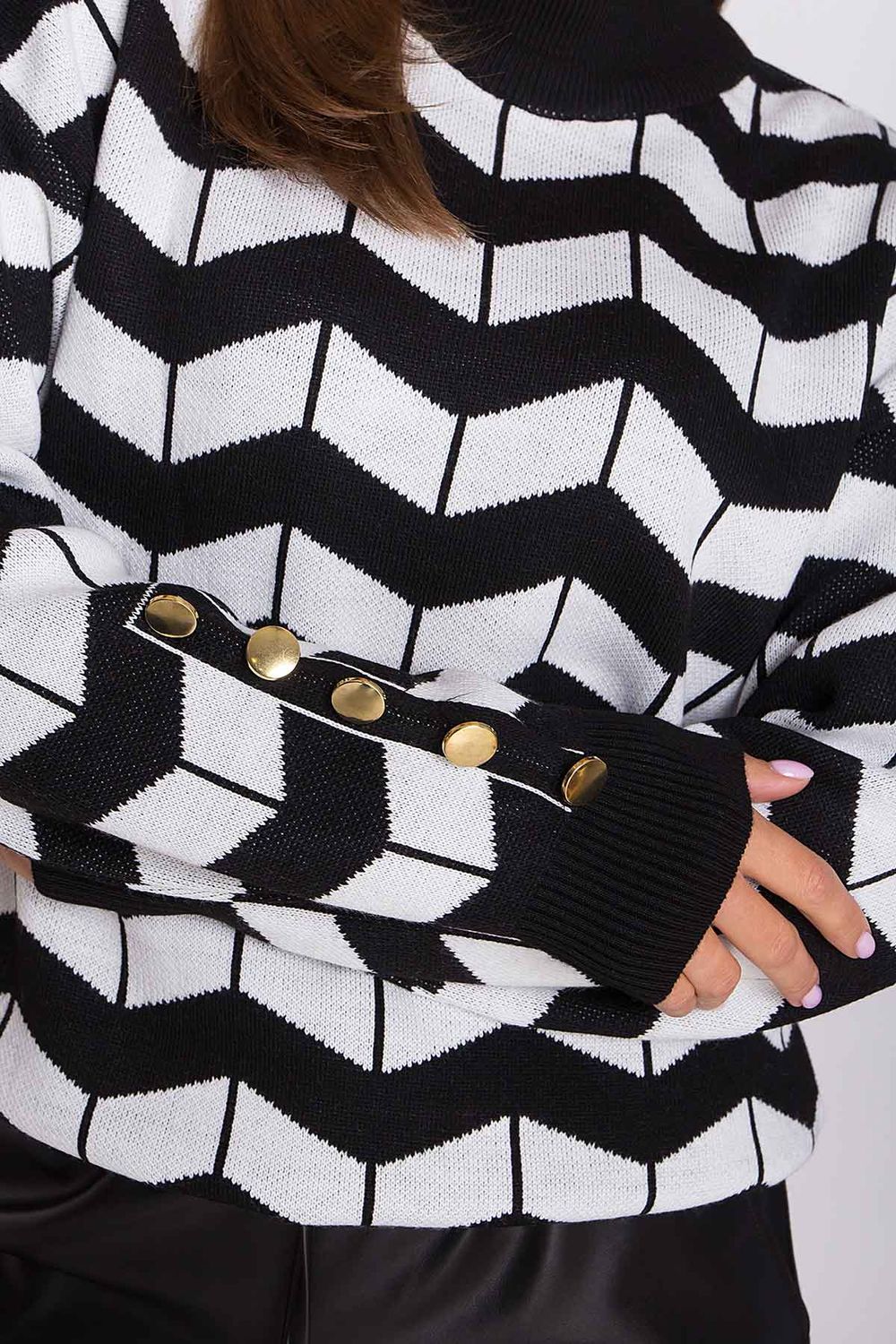 Женский шерстяной свитер с воротником-стойка черный - фото