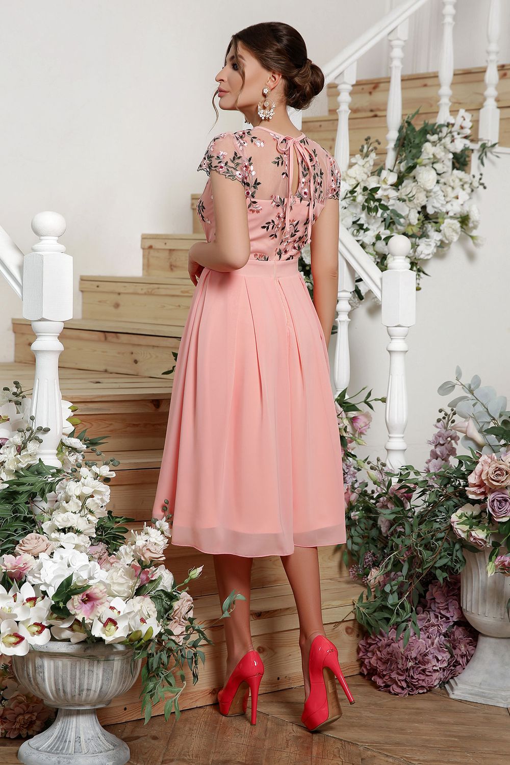Вечірнє плаття з вишивкою персикове - фото