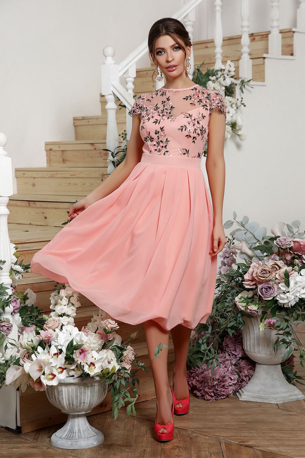 Вечерее платье с вышивкой персиковое - фото