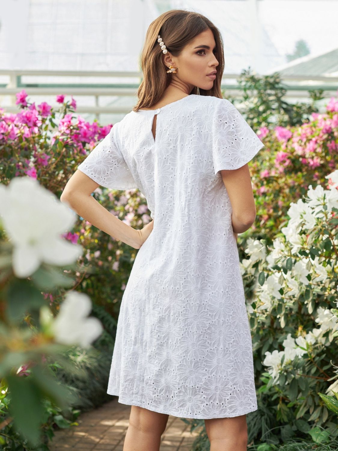 Красивое летнее платье из прошвы белое - фото