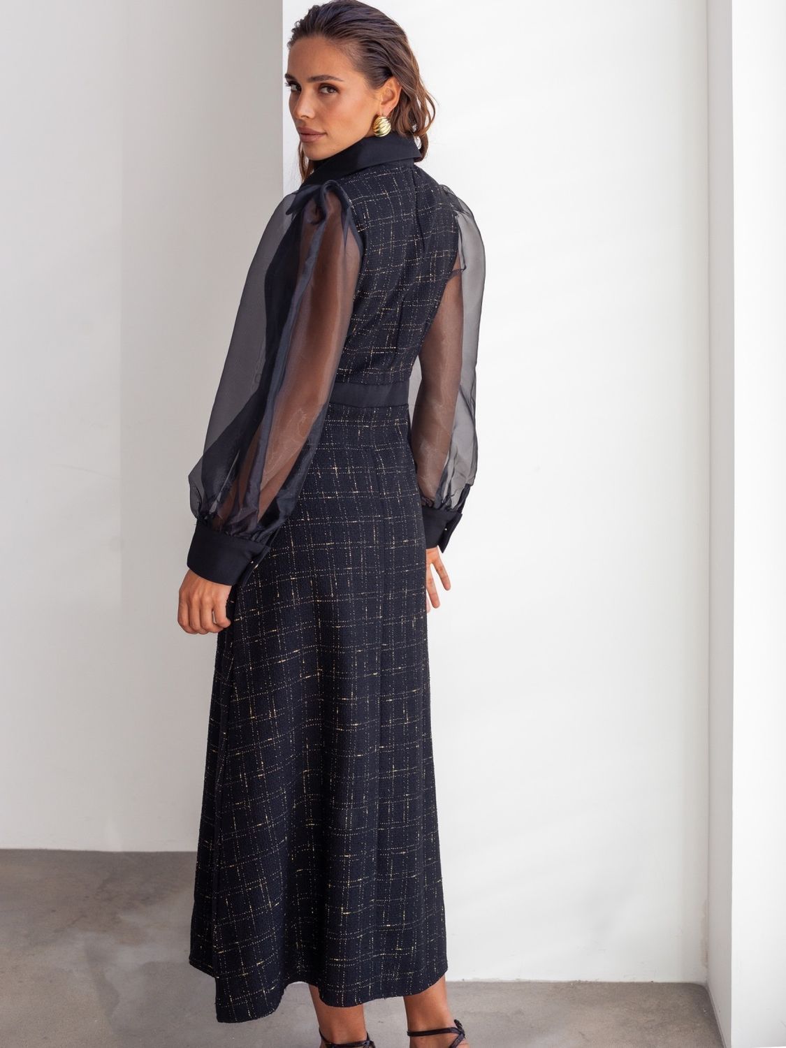 Елегантне плаття з твіду чорного кольору - фото