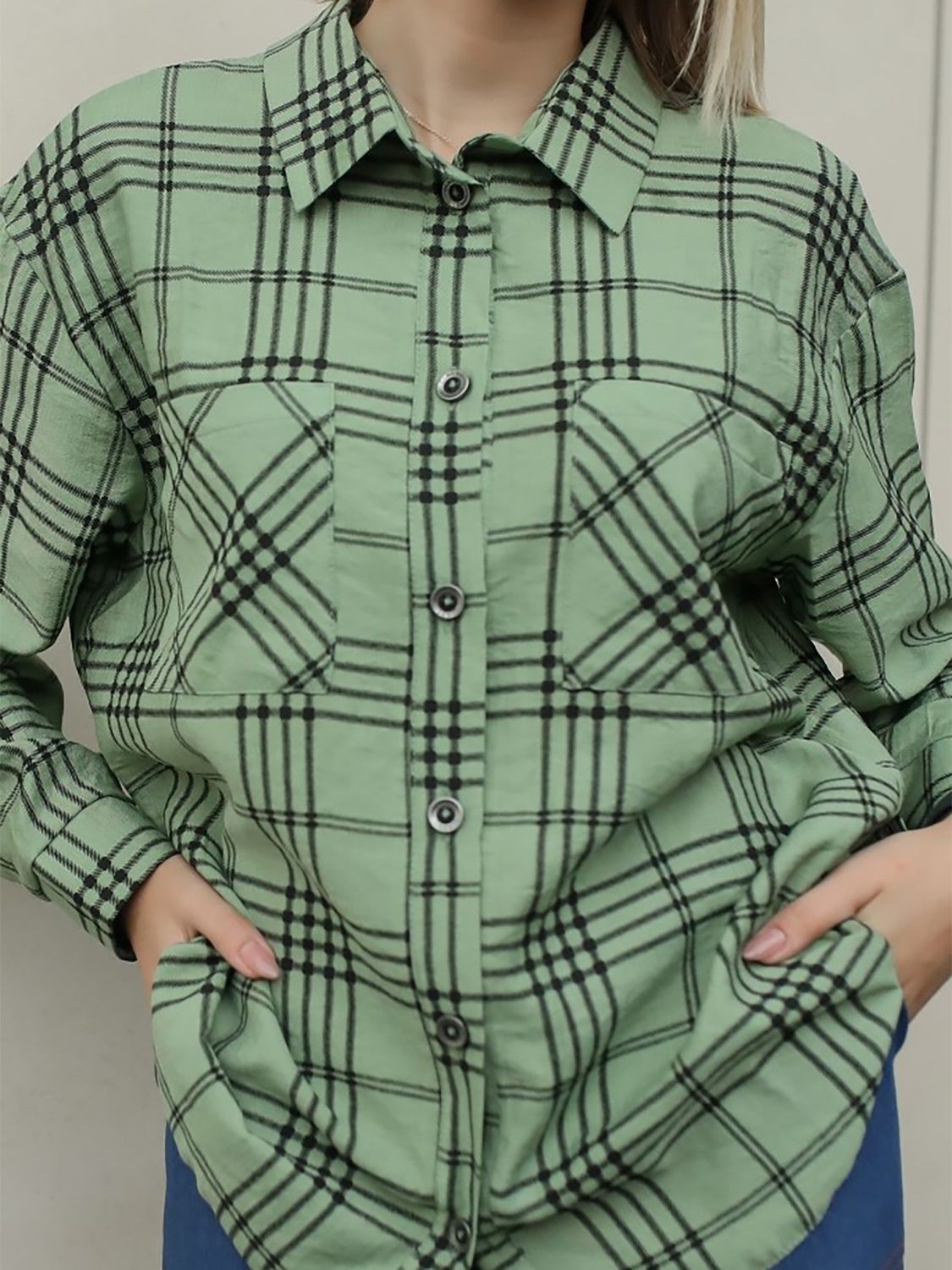 Женская рубашка из льна в клетку - фото