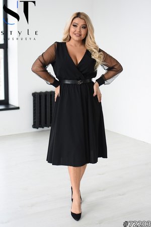 Нарядное платье с глубоким декольте черного цвета - фото