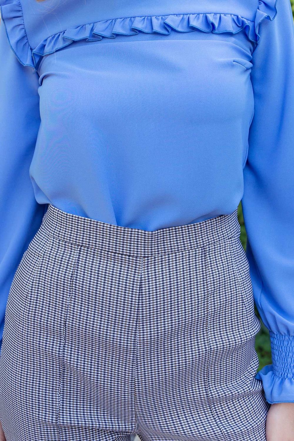 Красивая блузка с длинным рукавом голубая - фото